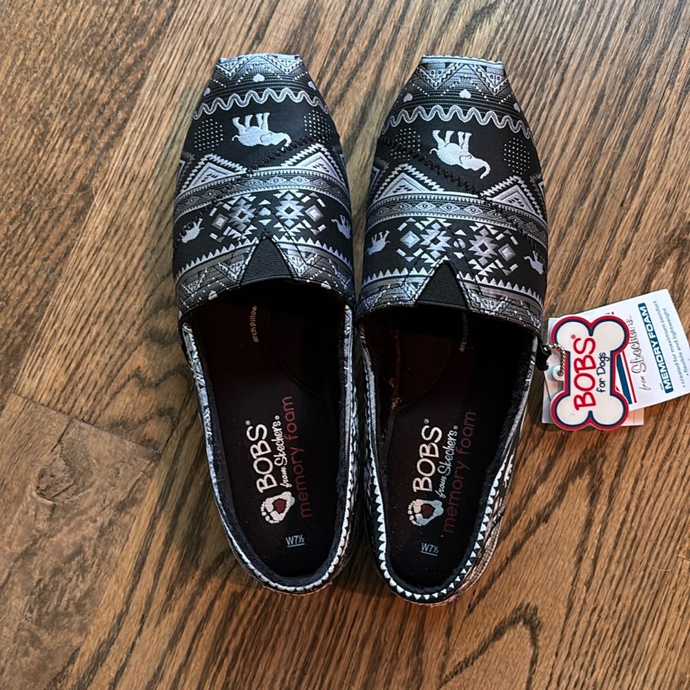 BOBS by Skechers Elephants Tribal Print Satin Slip On Flats Black Silver 7.5